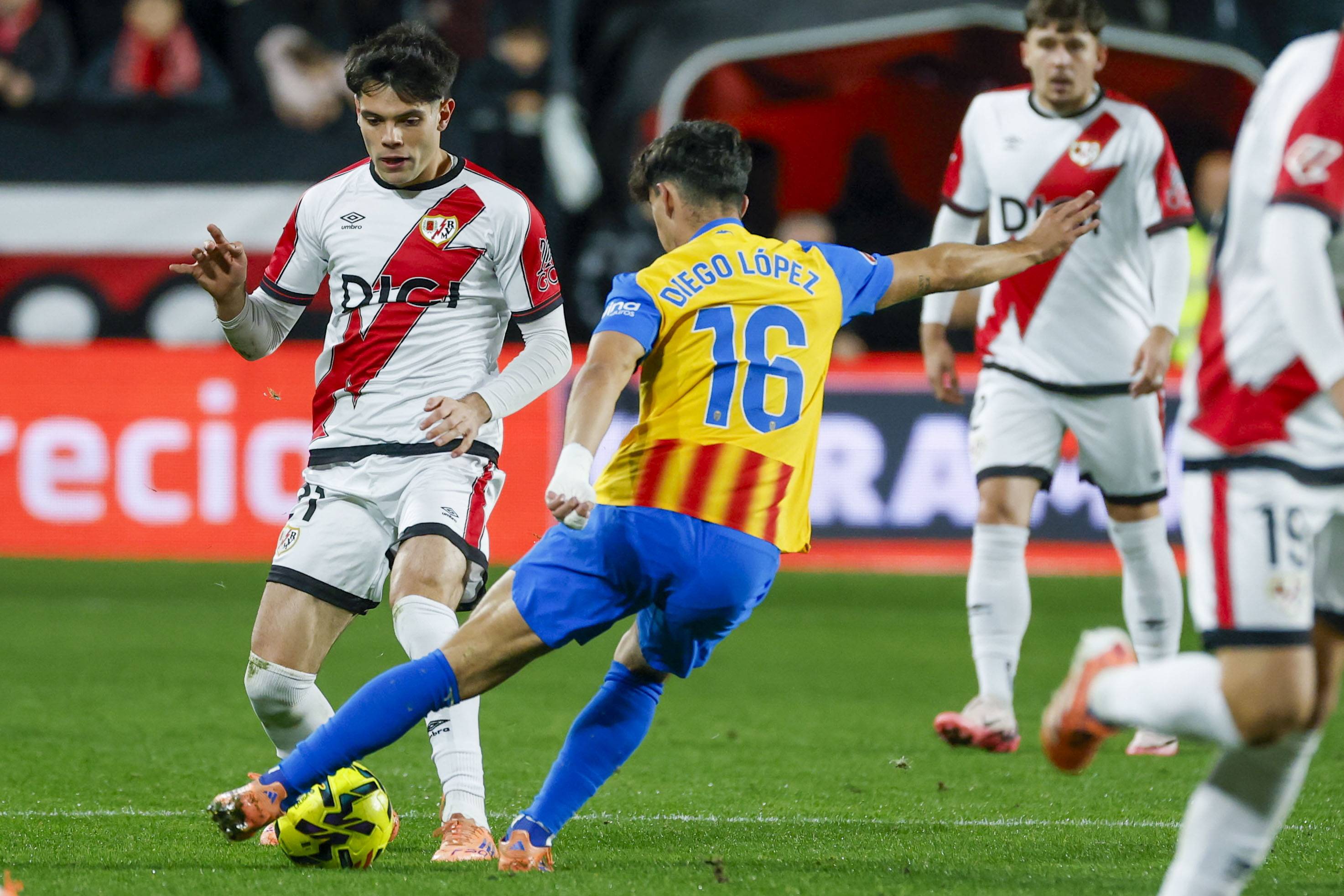 j9九游会包含重磅！瓦伦西亚围绕国王杯状态回暖转会期尼斯备战NBA总决赛，赛后新疆广汇备战西甲的词条