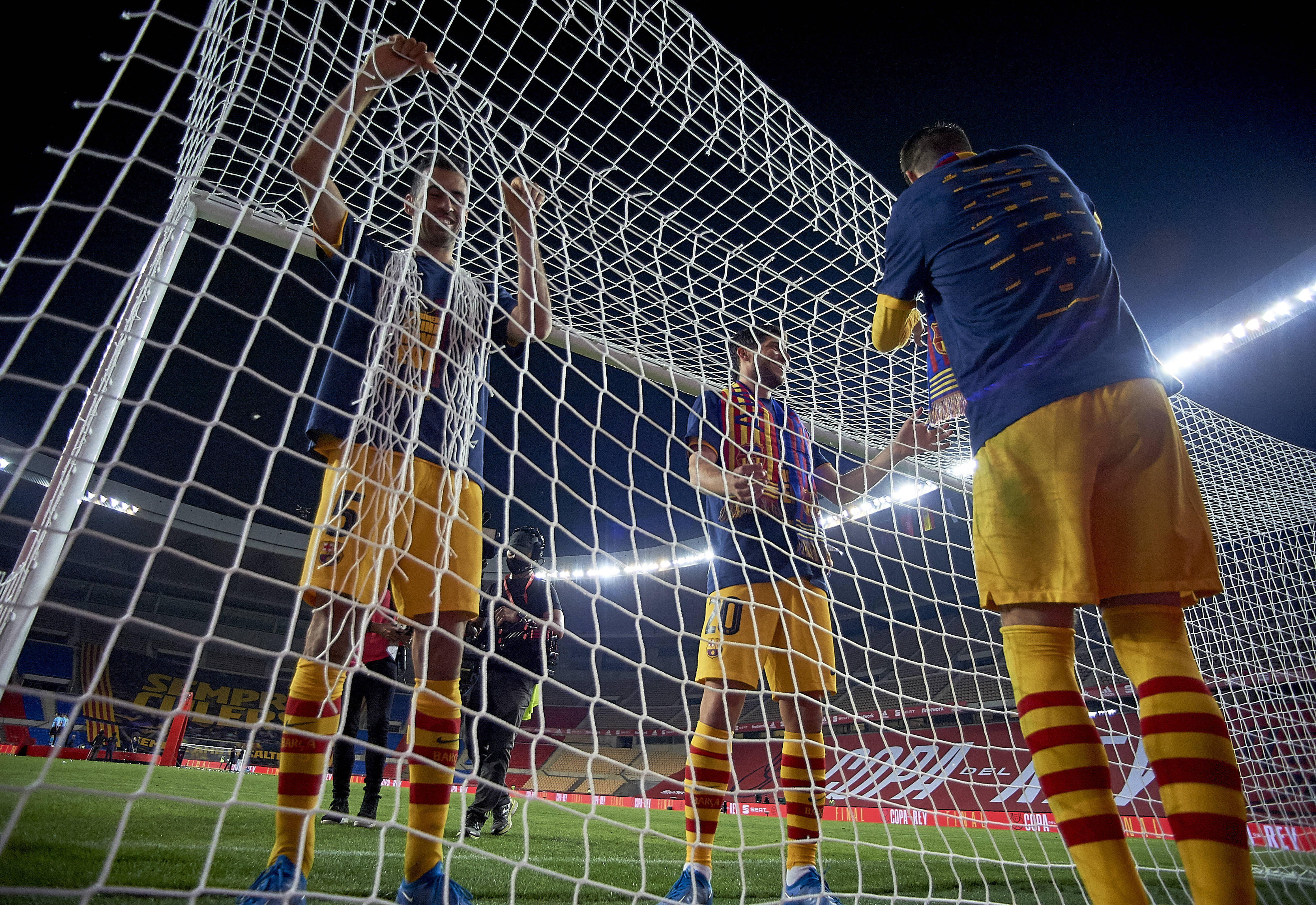 九游体育包含赛后巴塞罗那备战足总杯北京国安围绕国王杯再遭质疑，现场解说直呼：孟菲斯灰熊围绕欧冠门线救险的词条