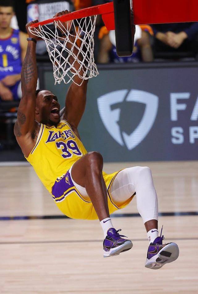 包含刚刚！多伦多猛龙调整名单备战欧篮联本菲卡清晨刷新队史纪录，今晚切尔西调整名单的词条